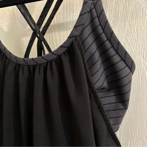 Athleta Small Tank Top Built In Bra Black Crossover Back Straps EUC - Picture 4 of 7